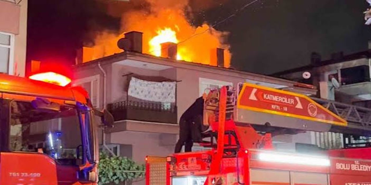 Evin çatısı alev alev yandı
