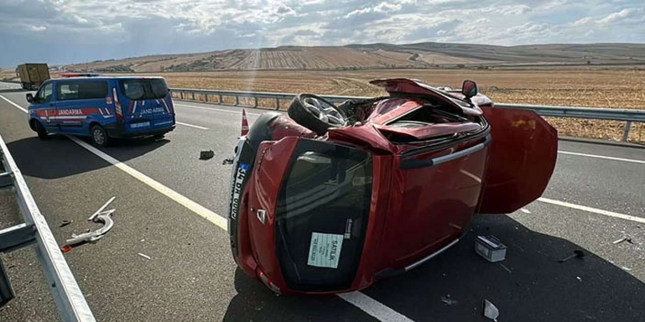 Kaza yapan otomobile başka otomobil çarpıp takla attı; 4 yaralı