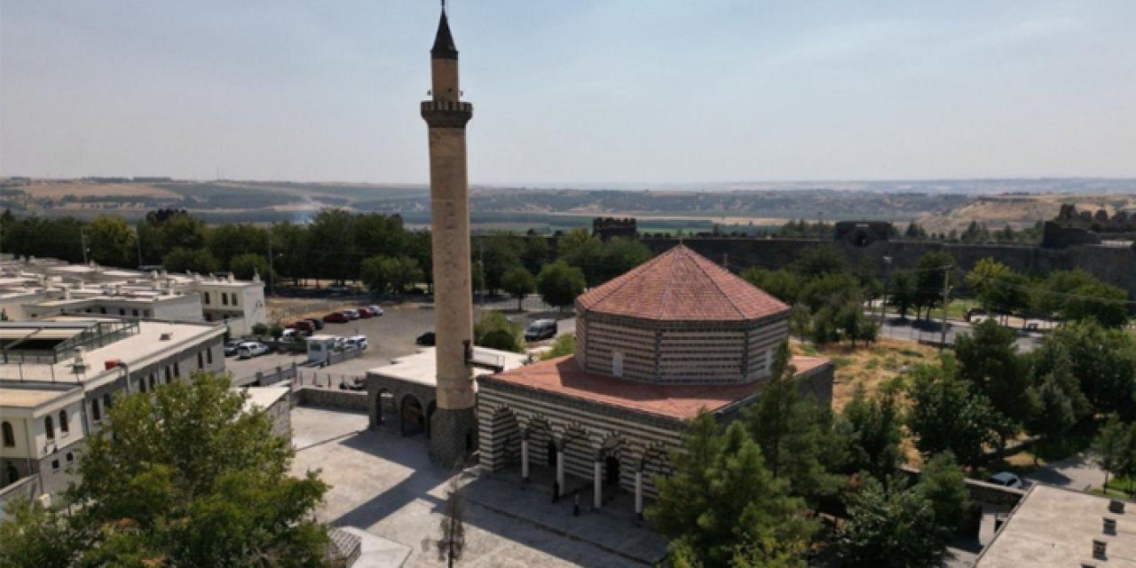 Depremde hasar gören 6 tarihi cami ibadete açılacak