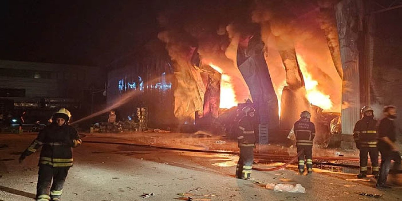 Adana'da sebze halinde yangın; 22 iş yeri zarar gördü