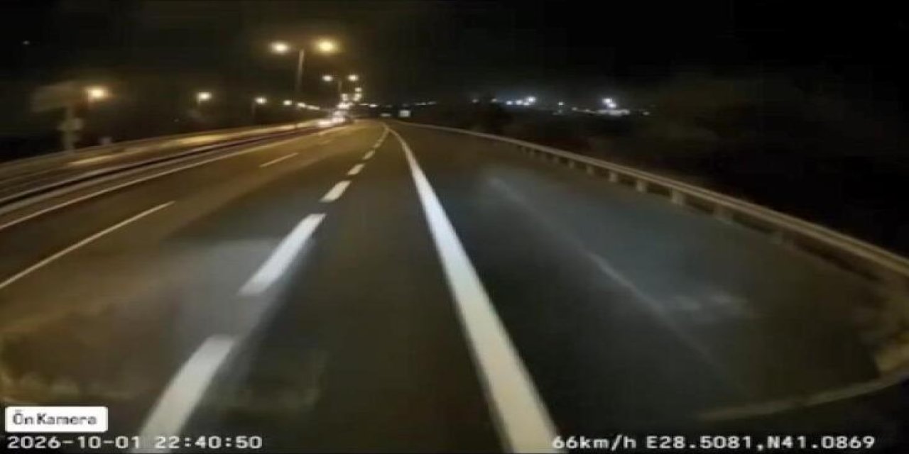 Silivri’de TIR ile otomobilin kazası araç kamerasına yansıdı