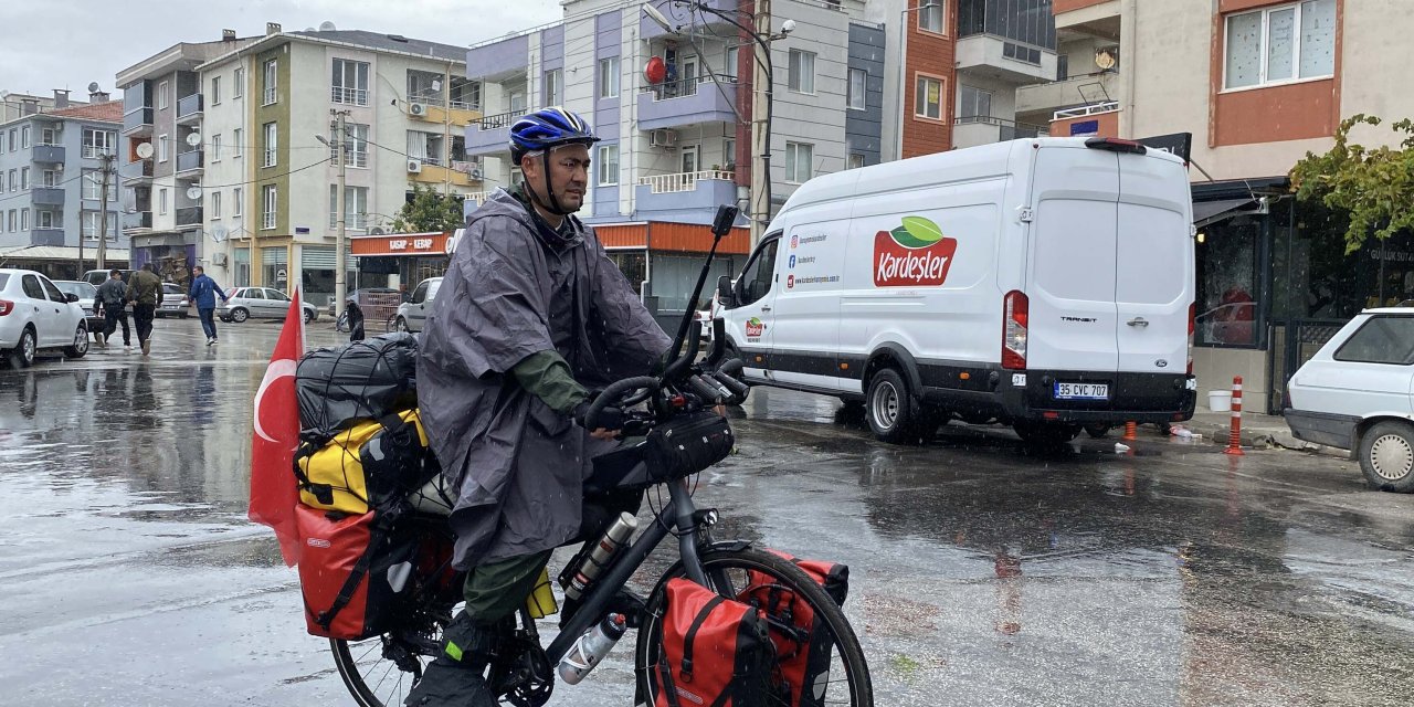 Çanakkale’den Mekke’ye umre yolculuğuna bisikletiyle çıktı
