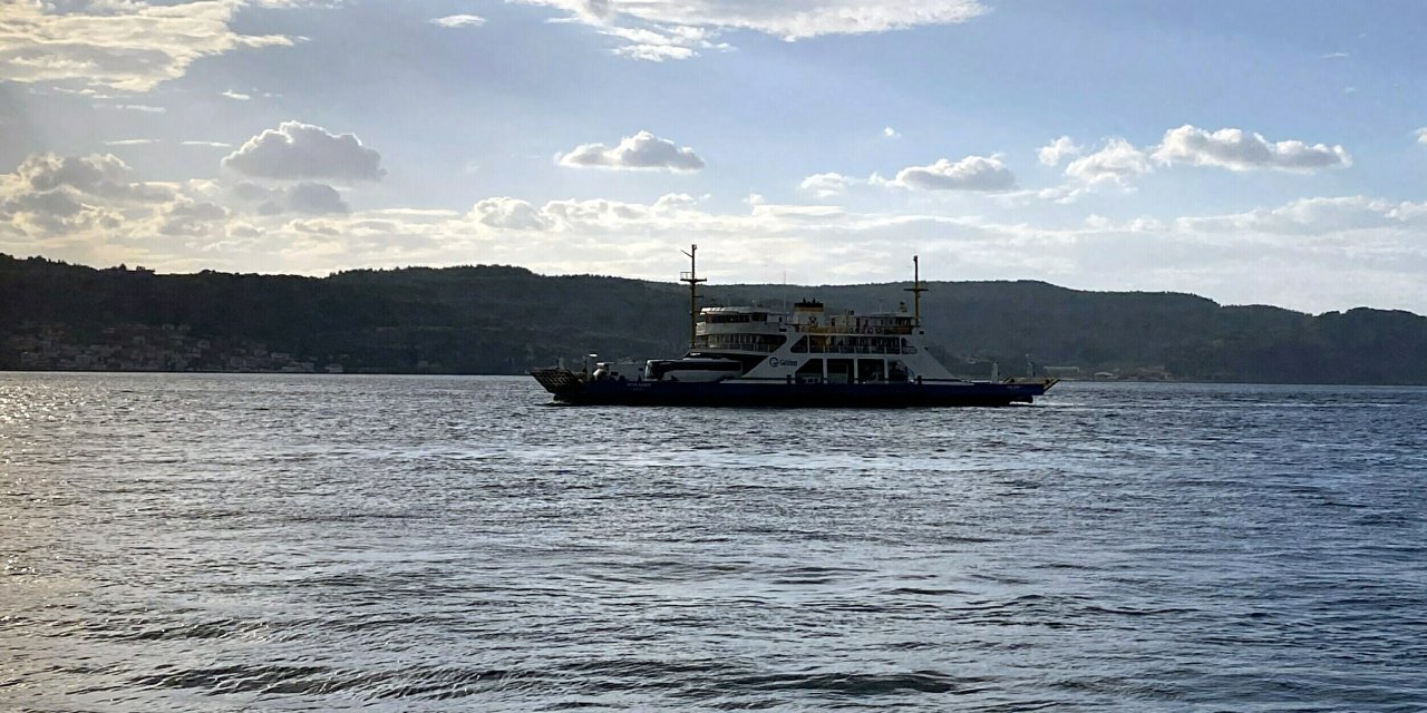 Fırtına nedeniyle Gökçeada ve Bozcaada feribotlarında iptaller