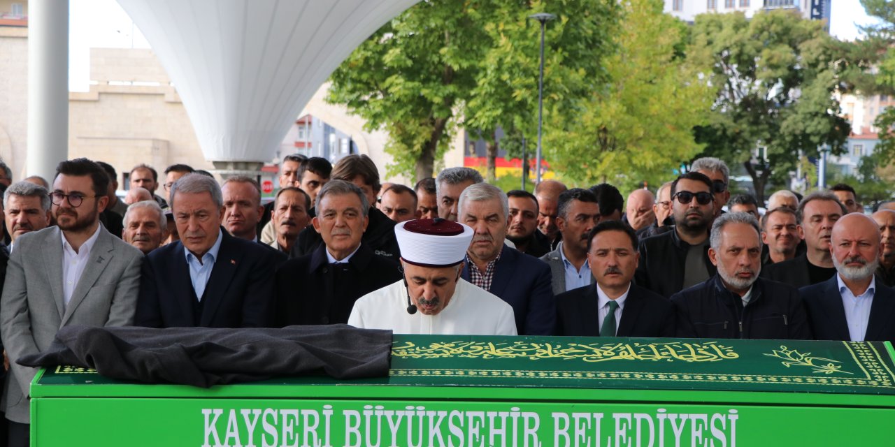 11. Cumhurbaşkanı Abdullah Gül, amcası Mustafa Gül’ü son yolculuğunda yalnız bırakmadı