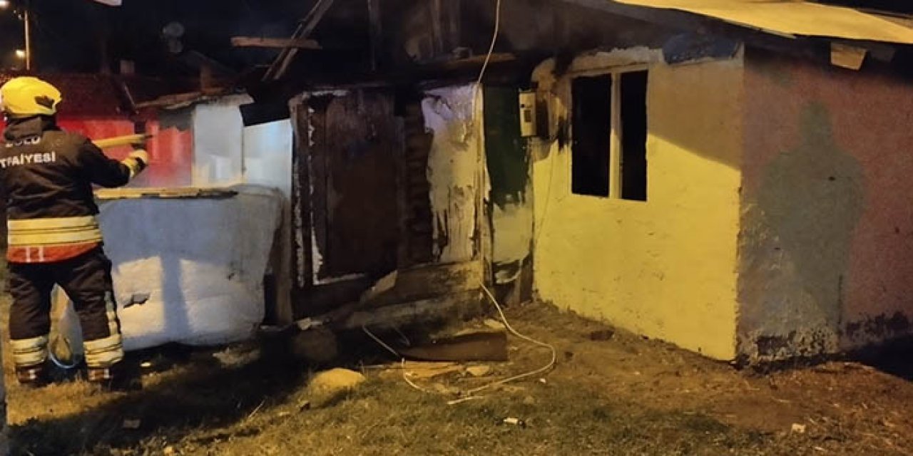 Sobadan sıçrayan kıvılcım evi yaktı