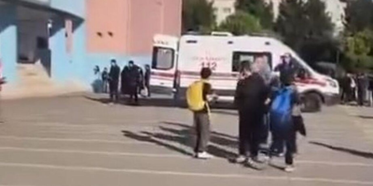 Ortaokulda öğrencilere bıçaklı saldırı: 6 yaralı