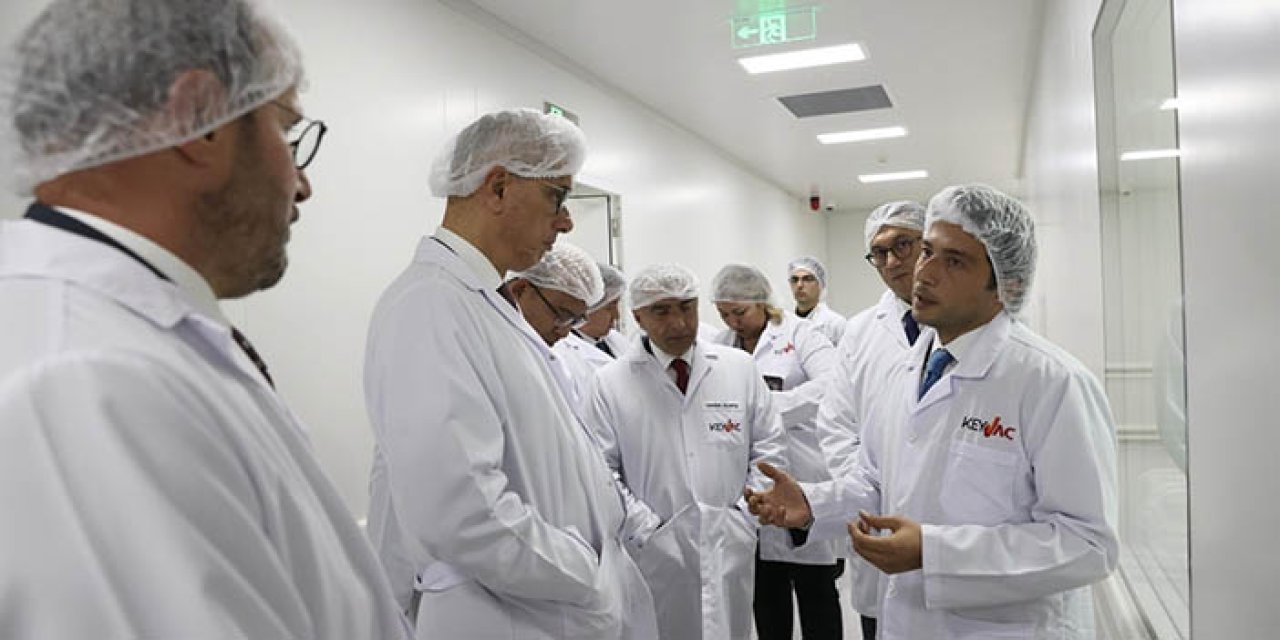 Bakan Memişoğlu, Ankara'da Keyvac Biyolojik Ürünler tesisini ziyaret etti