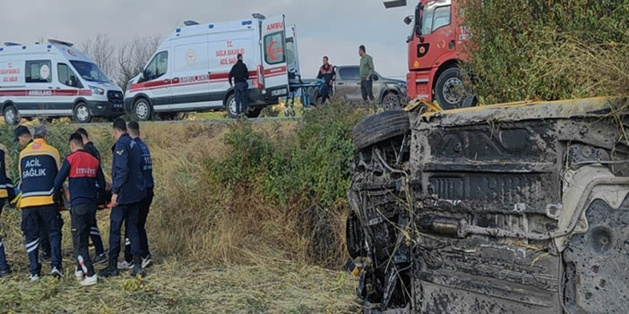 Adıyaman'da taksi şarampole devrildi: 5 yaralı