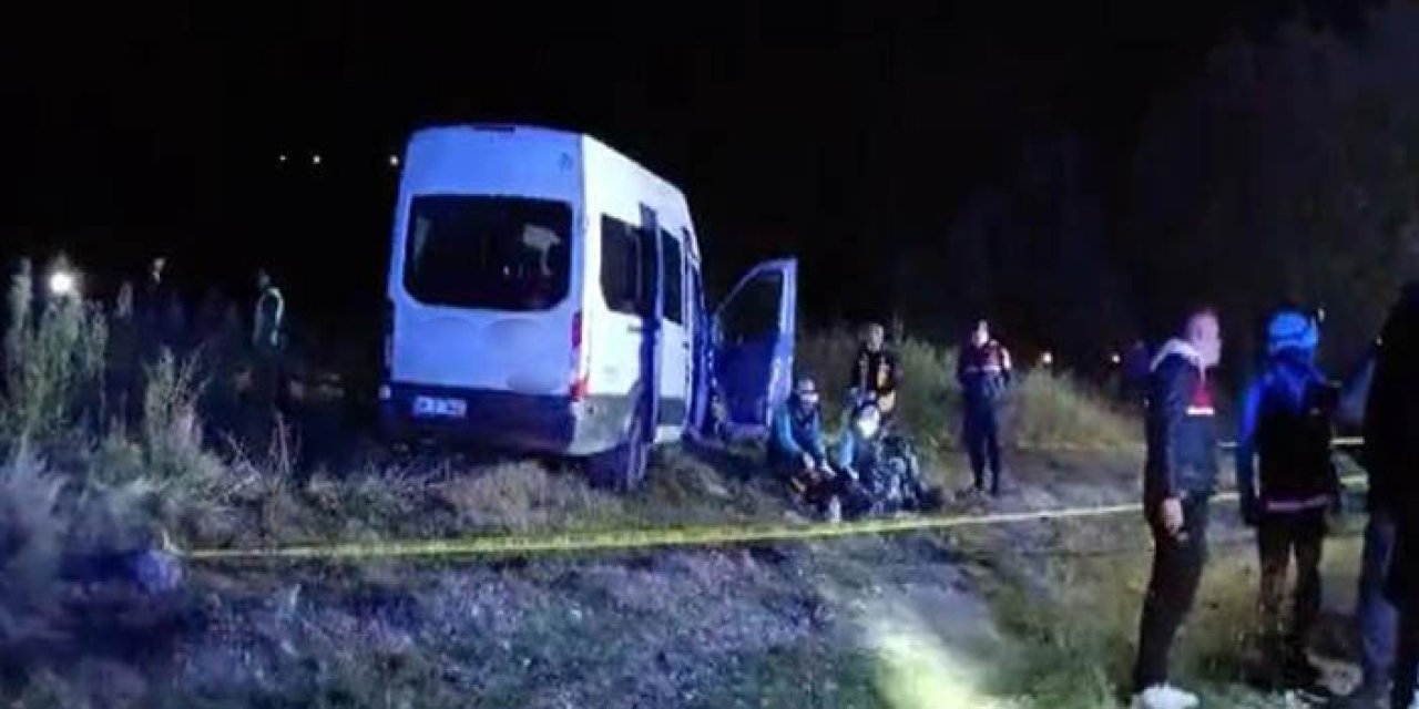 Kayseri’de iki işçi servisi ile iş makinası çarpıştı: 1 ölü, 15 yaralı
