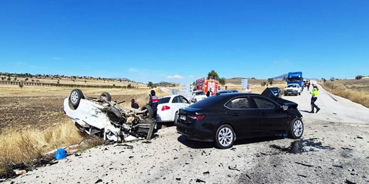 3 otomobil kazaya karıştı; 1 ölü, 1'i ağır 7 yaralı