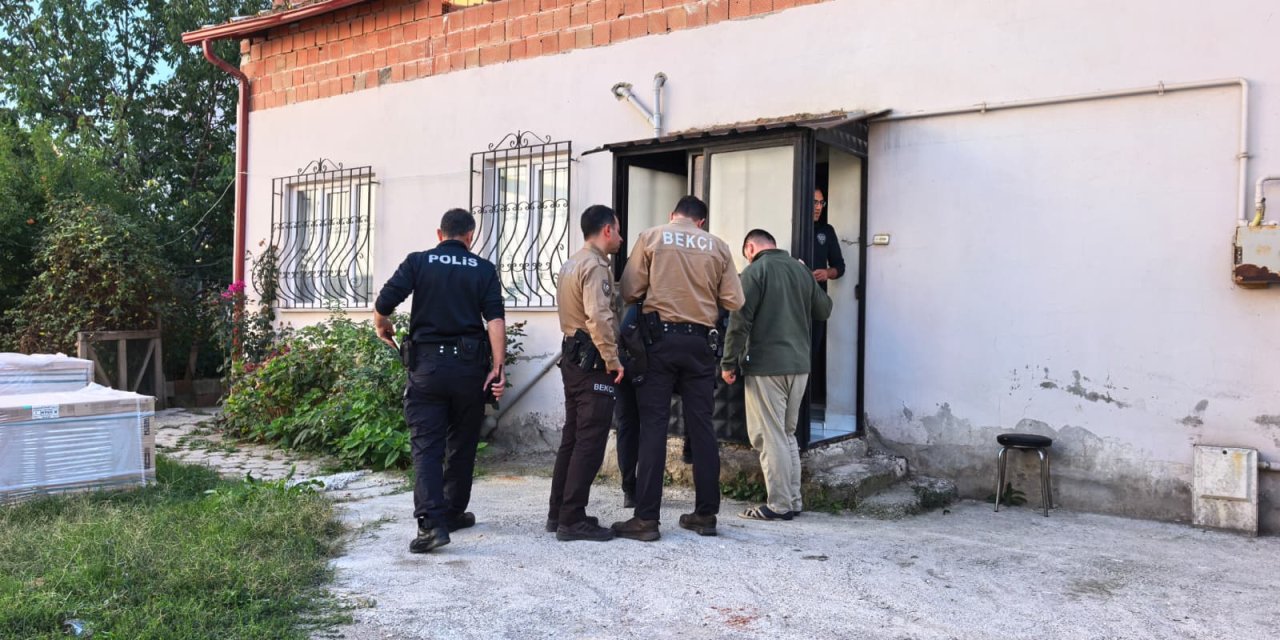Evinin salonunda cansız bulundu