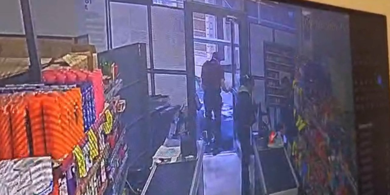 Şişli’de kontrolden çıkan otomobil market müşterisine çarptı