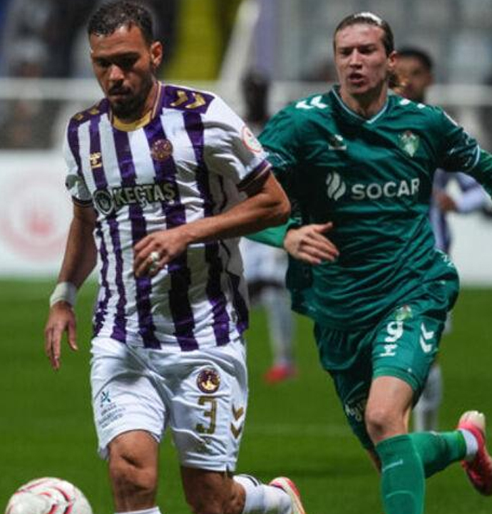 Keçiörengücü evinde takıldı: Gol sesi çıkmadı