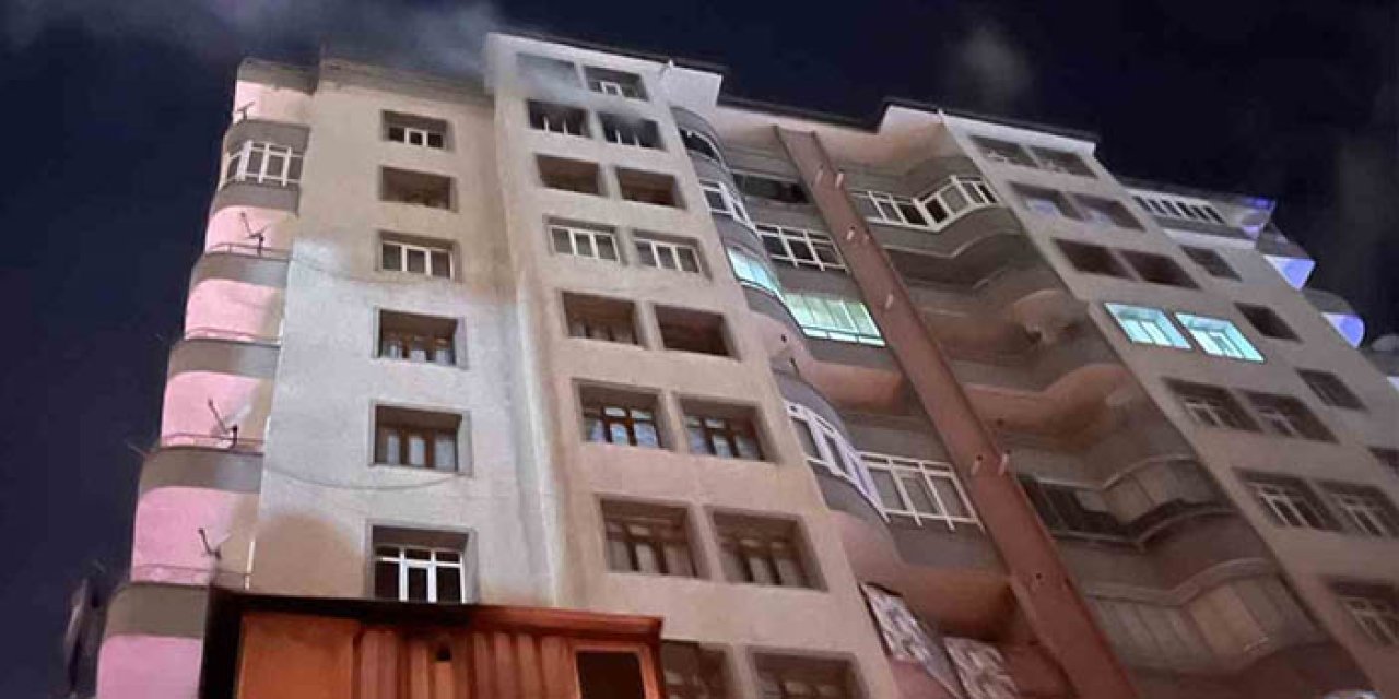 Niğde'de 9 katlı binanın en üst katında yangın çıktı, 5 kişi hastaneye kaldırıldı