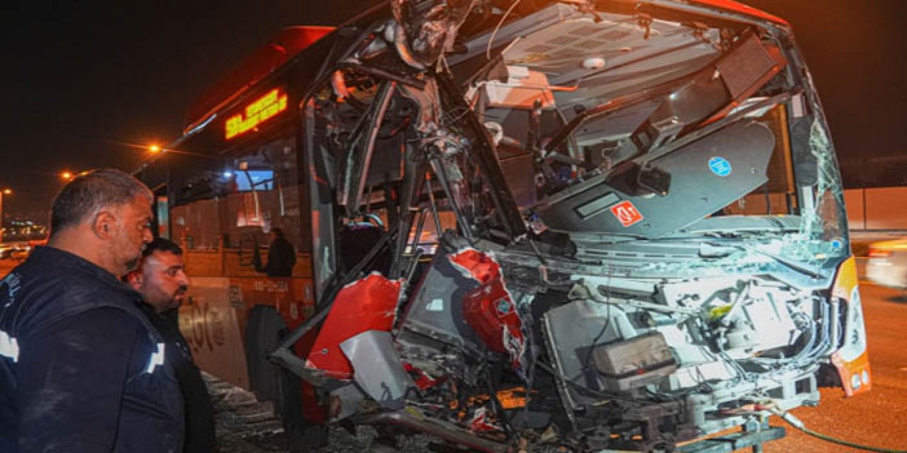 Ankara'da belediye otobüsü, üst geçide çarptı: 24 yaralı