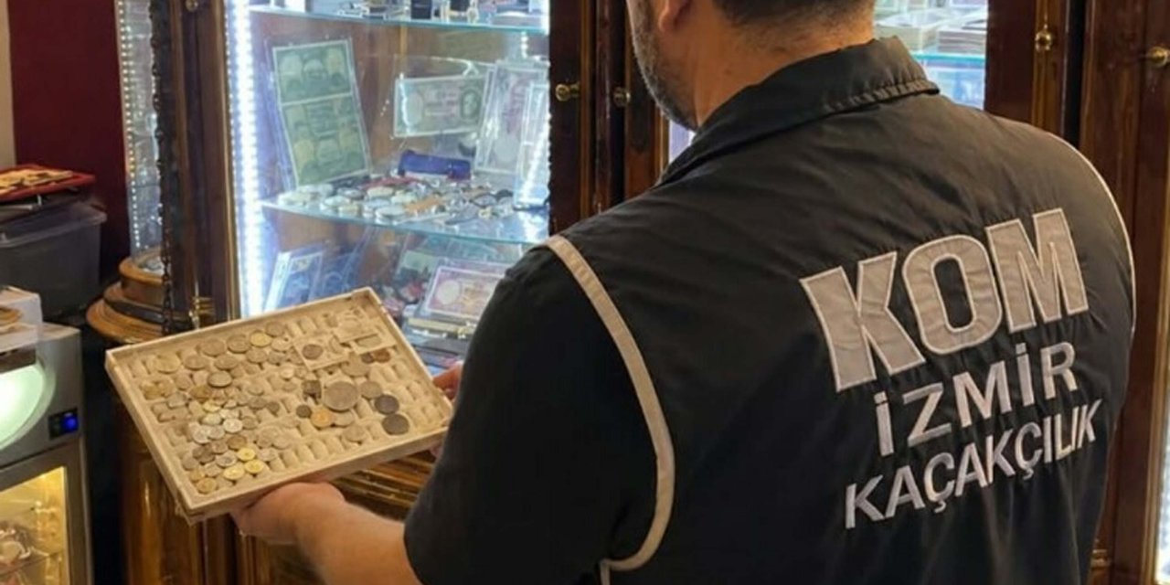 İzmir’de iş yerine operasyonda 672 sikke bulundu