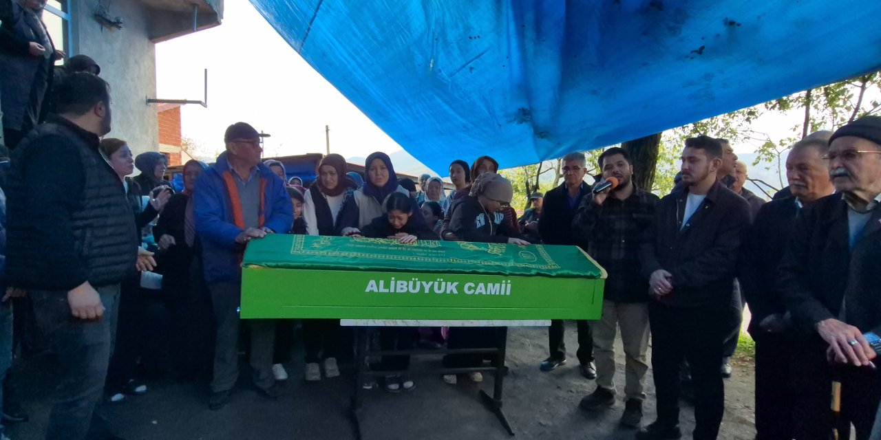 Grizu patlamasında hayatını kaybeden 3 madenci defnedildi