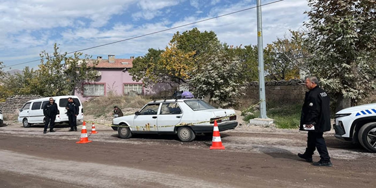 Otomobille hastaneye götürülürken yolda öldü