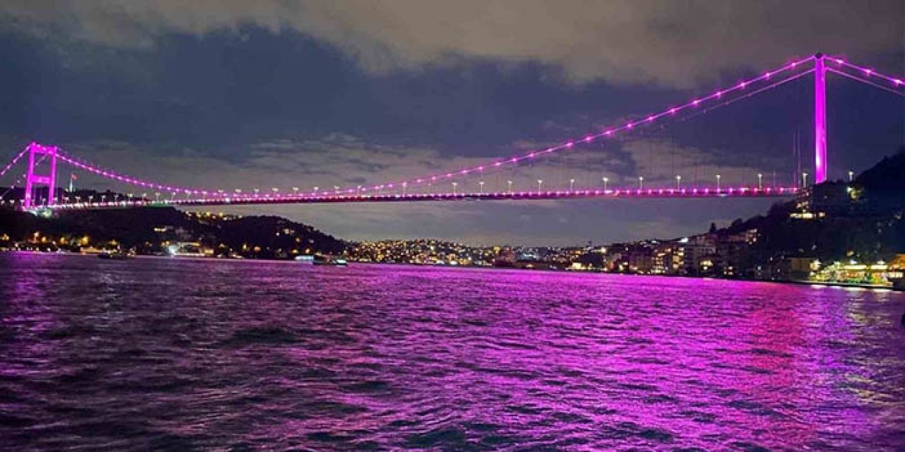 15 Temmuz Şehitler Köprüsü pembe renge büründü