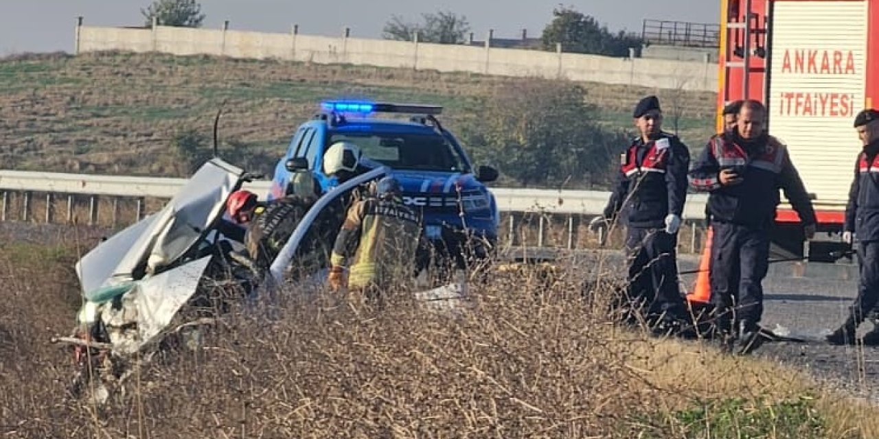 Ankara'da iki otomobil çarpıştı: 3 ölü, 4 yaralı