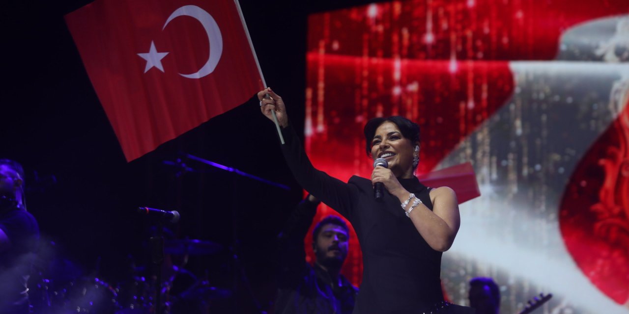 Ankara’da Cumhuriyet coşkusu: Zara’dan sonra sırada Zeynep Bastık, Secimenk, Uğur Işılak var