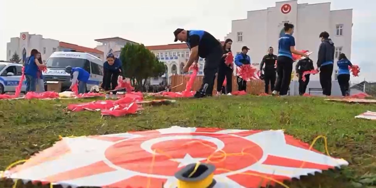 Cumhuriyetin 103. yılında 103 uçurtma göğe yükseldi