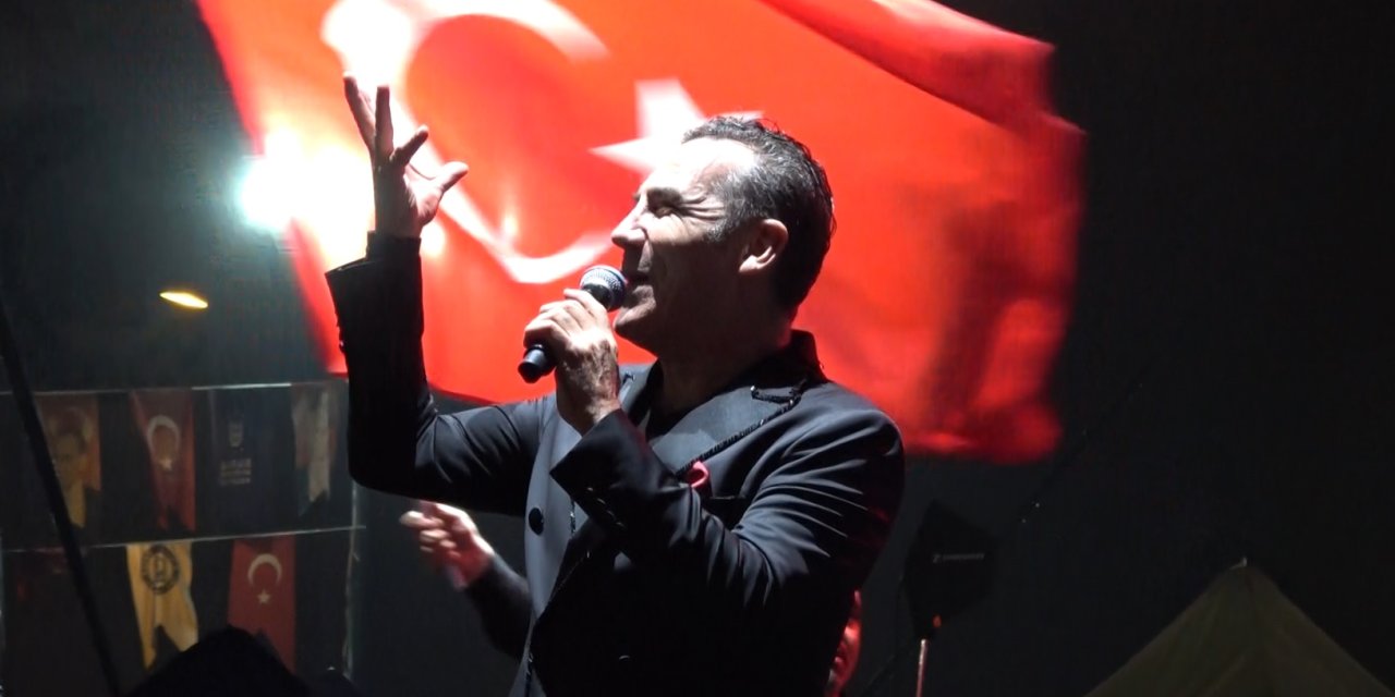 Bursa’da Cumhuriyet Bayramı coşkusu Ferhat Göçer konseriyle yaşandı