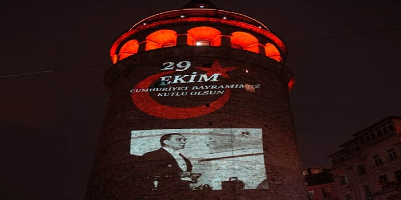 Galata Kulesi'nde 29 Ekim'e özel Atatürk gösterisi