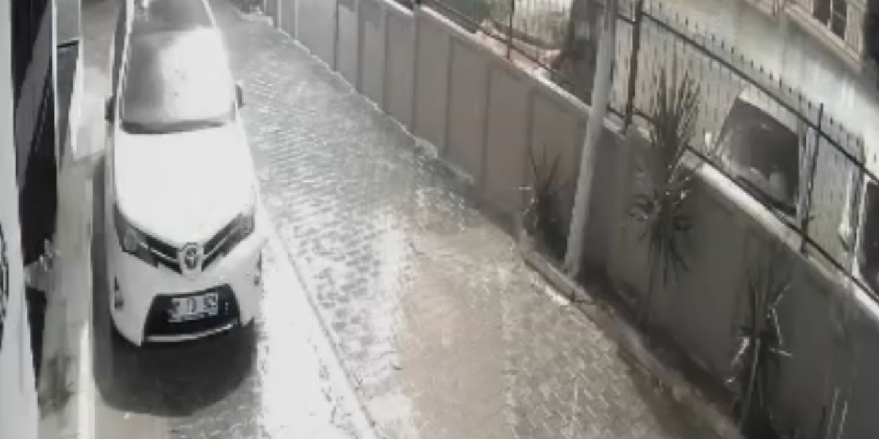Sokakta havai fişek patlattılar, balkonlar ve araçlar zarar gördü