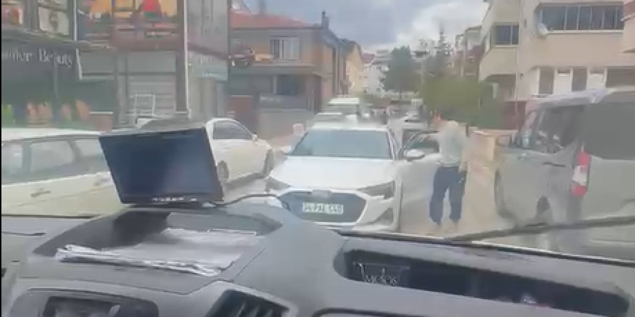 Yol verme kavgasında öğrenci servisine saldırı