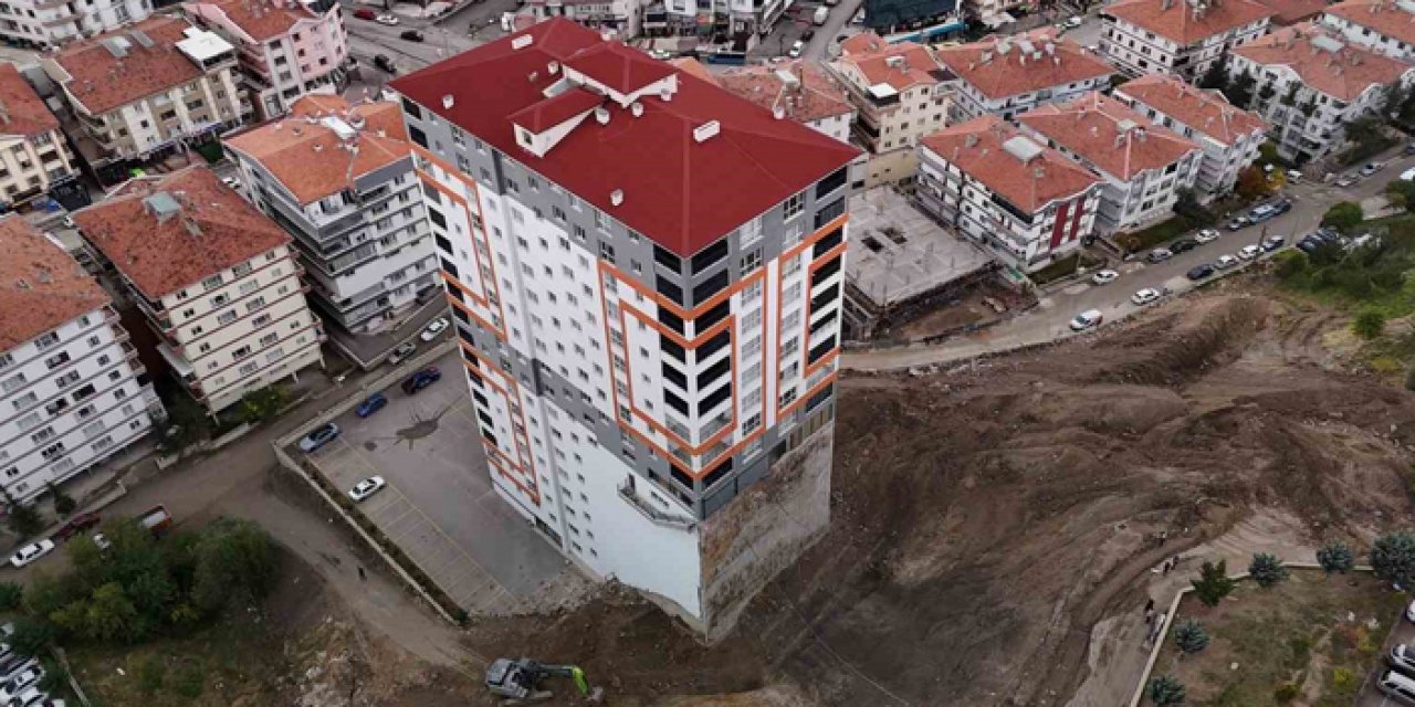 Mamak’ta 17 katlı binanın temeli açığa çıktı