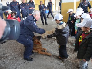 Minik itfaiyeciler eğitimi tamamladı