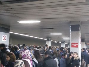 Ankara Metrosunda aktarma yoğunluğu