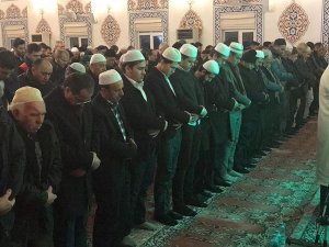 İzmir'de gençler sabah namazında buluştu