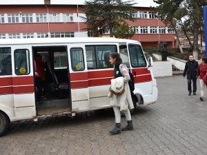 Mangal kömürü işçilerinin çocukları okula kazandırıldı
