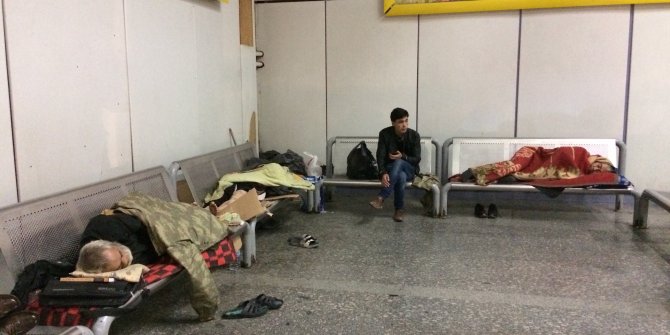 Evsizler AŞTİ'ye sığındı, yakışıksız bir görüntü oluştu