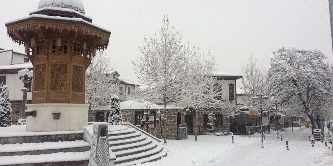 Başkent Ankara'da kar özlemi