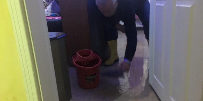 Etimesgut'ta gazi oğlunun evini su bastı: Bu hep oluyor