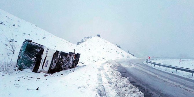 Otobüs devrildi: 16 yaralı