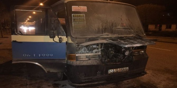 Ulus dolmuşu seyir halindeyken alev aldı