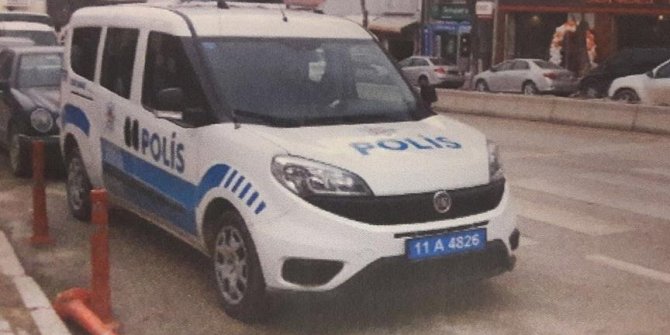 Polis aracına hatalı park cezası kesildi