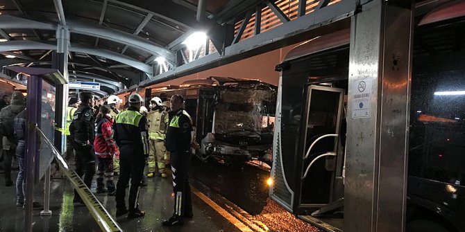 Haramidere'de metrobüs kazası: 22 yaralı