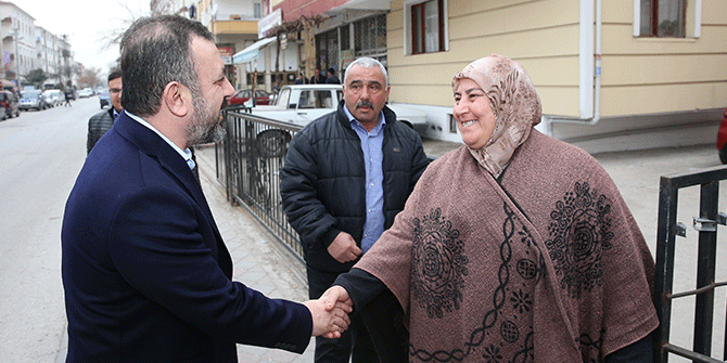 Kapı kapı geziyor
