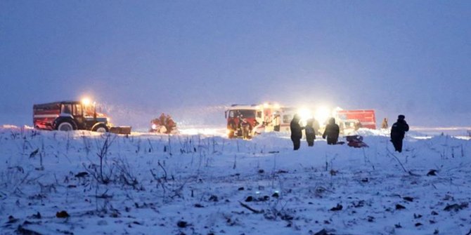 Rusya'da 71 kişiyi taşıyan yolcu uçağı düştü