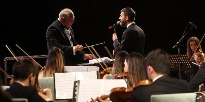 TED Senfoni Orkestrası ve Hüseyin Turan büyüledi