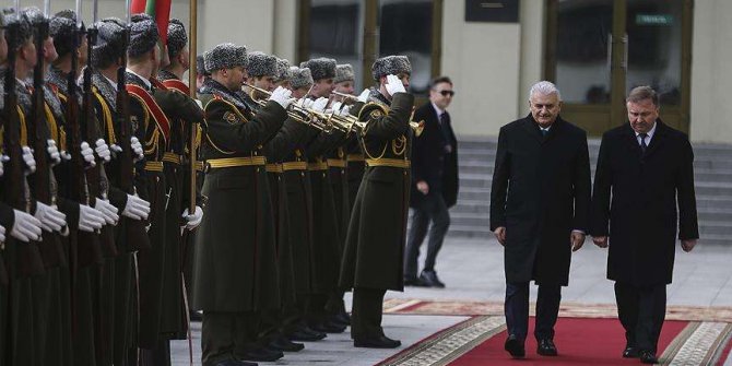 Başbakan Yıldırım Belarus'ta resmi törenle karşılandı