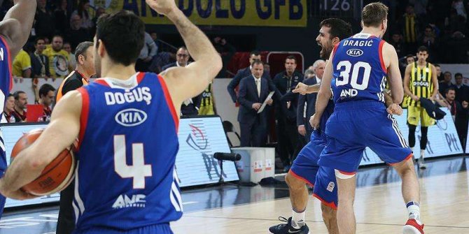 Anadolu Efes Türkiye Kupası'nda yarı finalde