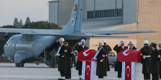 Şehit askerler için Çiğli 2'nci Ana Jet Üs Komutanlığı'nda askeri tören düzenlendi