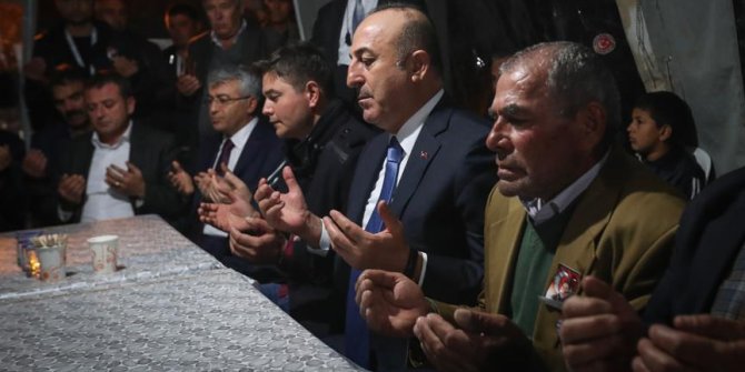 Dışişleri Bakanı Çavuşoğlu'ndan şehit evine taziye ziyareti