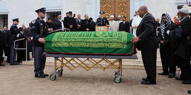 ABD'de öldürülen Müslüman polis son yolculuğuna uğurlandı